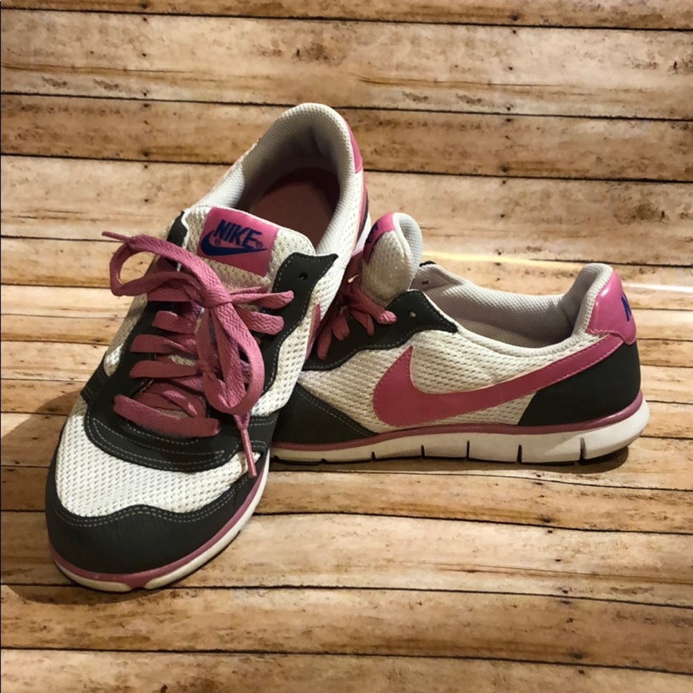 Nike Tennis Shoes